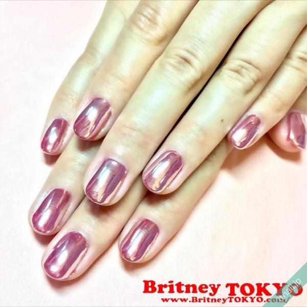 [BritneyTOKYO/ショート/オーバル/ワンカラー/ピンク/ミラー/メタリック]のタグが付いたネイルデザイン